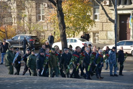 Церемония возложения цветов в честь Дня Достоинства и Свободы (фоторепортаж)