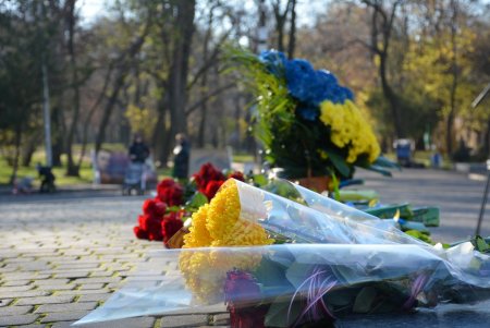 Церемония возложения цветов в честь Дня Достоинства и Свободы (фоторепортаж)