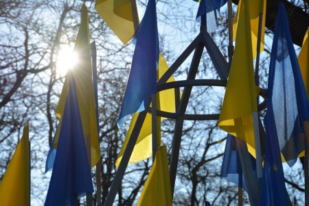Церемония возложения цветов в честь Дня Достоинства и Свободы (фоторепортаж)