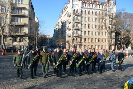 Церемония возложения цветов в честь Дня Достоинства и Свободы (фоторепортаж)