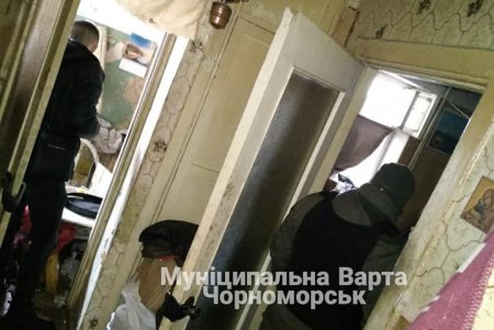 В Черноморске мужчина сжег труп знакомой, умершей в его квартире две недели назад от передозировки (фото)