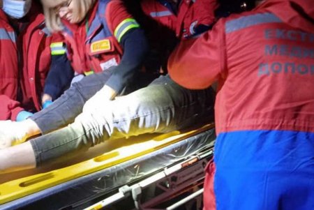 Спасатели при помощи спецоборудования помогли пострадавшей выбраться из авто, попавшего в ДТП на трассе Одесса-Рени (фото)