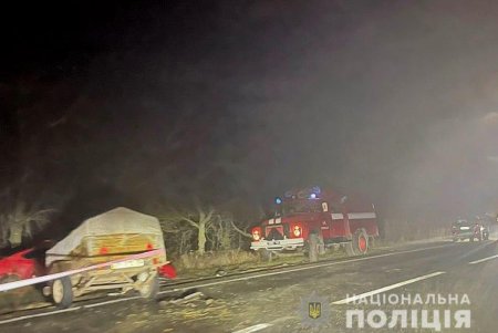 Спасатели при помощи спецоборудования помогли пострадавшей выбраться из авто, попавшего в ДТП на трассе Одесса-Рени (фото)