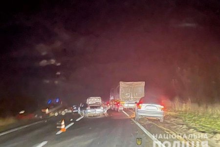Спасатели при помощи спецоборудования помогли пострадавшей выбраться из авто, попавшего в ДТП на трассе Одесса-Рени (фото)