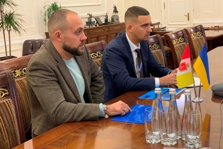 Мэр Одессы провел совещание с представителями поставщика и производителя кислорода (фото)