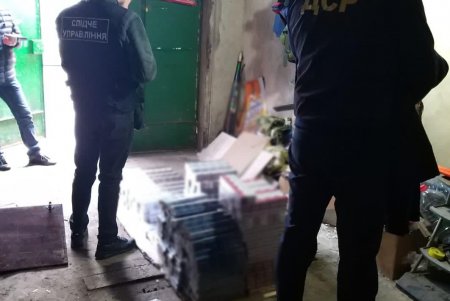 Крупная партия безакцизных сигарет и суррогатного алкоголя обнаружена при обысках в Подольске и Балте (фото)