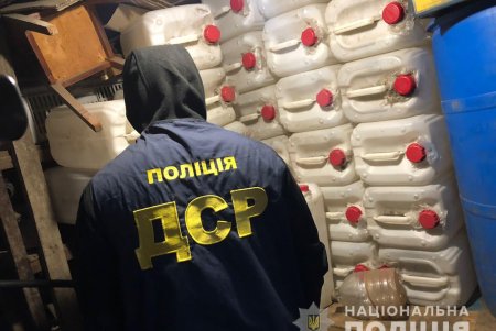 Крупная партия безакцизных сигарет и суррогатного алкоголя обнаружена при обысках в Подольске и Балте (фото)