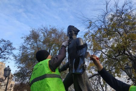 В центре города шесть памятников защитили от вандалов с помощью специального покрытия (фото)