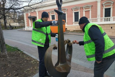 В центре города шесть памятников защитили от вандалов с помощью специального покрытия (фото)