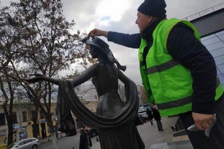 В центре города шесть памятников защитили от вандалов с помощью специального покрытия (фото)