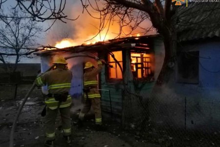 В Березовском районе горел жилой дом: вероятная причина возгорания — неисправность электропроводки (фото) 