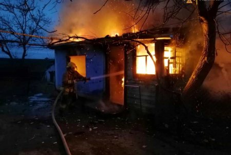 В Березовском районе горел жилой дом: вероятная причина возгорания — неисправность электропроводки (фото) 