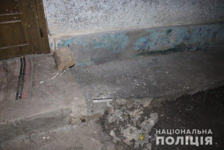 Полиция разыскивает хулиганов, бросивших взрывное устройство во двор дома в селе Кодымской ОТГ (фото)