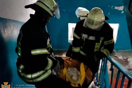 Двое взрослых и ребенок пострадали во время пожара в многоэтажке на Таирова (фото)