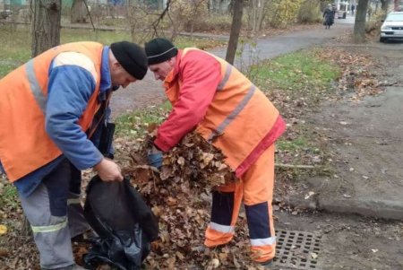Итоги работы за неделю: коммунальщики мыли остановки и дождеприемники, очищали коллекторы и канал на Хаджибейской дороге (фото)