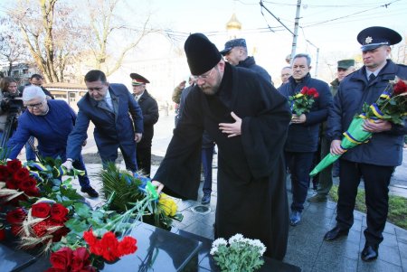 Память жертв голодоморов в Украине  почтили жители Одессы (фоторепортаж)