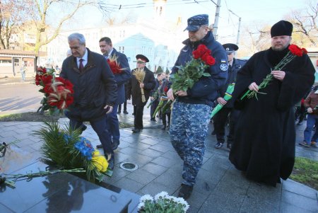 Память жертв голодоморов в Украине  почтили жители Одессы (фоторепортаж)