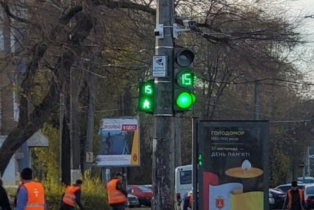 В Приморском районе модернизированы три светофора на оживленных перекрестках (фото)