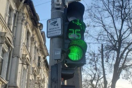 В Приморском районе модернизированы три светофора на оживленных перекрестках (фото)