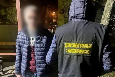 В Одессе правоохранители обезвредили преступную группу, занимавшуюся продажей наркотиков (фото)