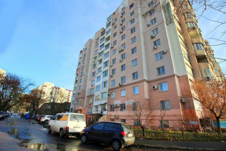 Пишоновская - улица контрастов: смесь старых малоэтажек и современных высоток (фоторепортаж)