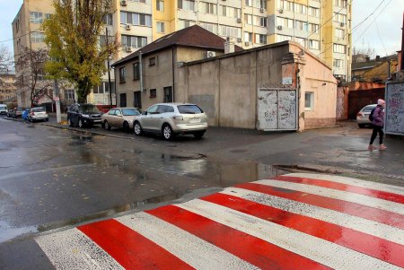 Пишоновская - улица контрастов: смесь старых малоэтажек и современных высоток (фоторепортаж)