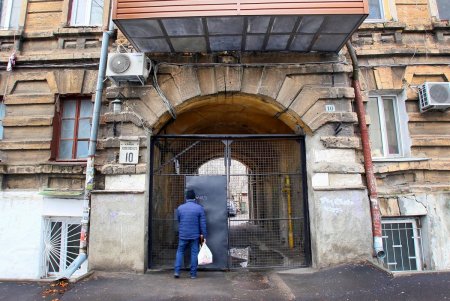 Пишоновская - улица контрастов: смесь старых малоэтажек и современных высоток (фоторепортаж)