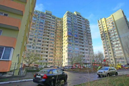 Пишоновская - улица контрастов: смесь старых малоэтажек и современных высоток (фоторепортаж)