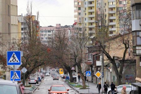 Пишоновская - улица контрастов: смесь старых малоэтажек и современных высоток (фоторепортаж)