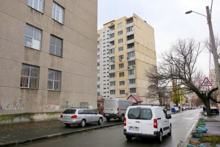 Пишоновская - улица контрастов: смесь старых малоэтажек и современных высоток (фоторепортаж)