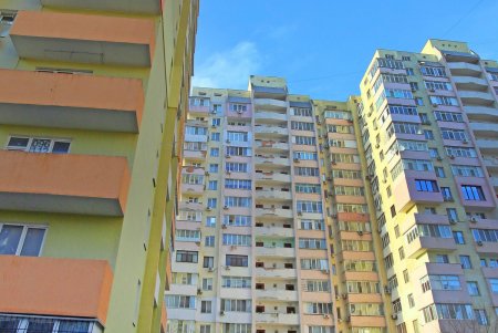 Пишоновская - улица контрастов: смесь старых малоэтажек и современных высоток (фоторепортаж)