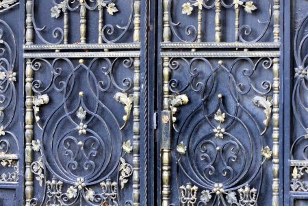 Пишоновская - улица контрастов: смесь старых малоэтажек и современных высоток (фоторепортаж)