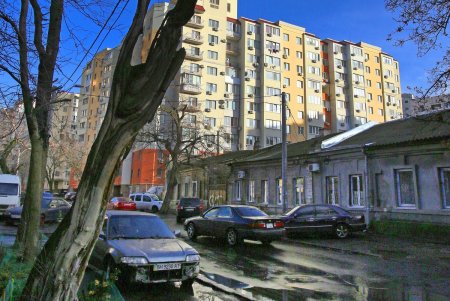 Пишоновская - улица контрастов: смесь старых малоэтажек и современных высоток (фоторепортаж)