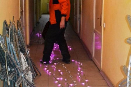 Приморский бульвар к новогодним праздникам украшают светодиодной иллюминацией (фото)
