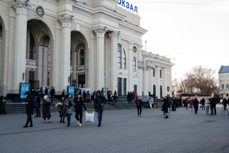 За два часа на ВИЧ и гепатит на железнодорожном вокзале Одессы протестировали почти 50 человек, восемь из них оказались больны (фото)