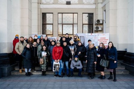 За два часа на ВИЧ и гепатит на железнодорожном вокзале Одессы протестировали почти 50 человек, восемь из них оказались больны (фото)