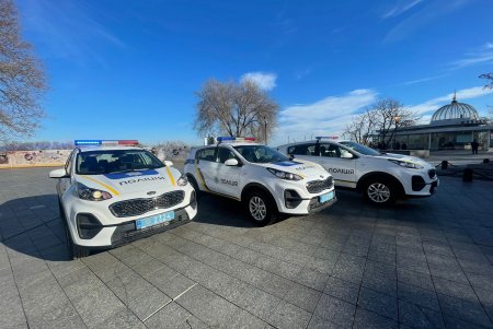 Возле памятника Дюку прошла церемония вручения служебных авто полицейским 13 ОТГ Одесской области (фото)