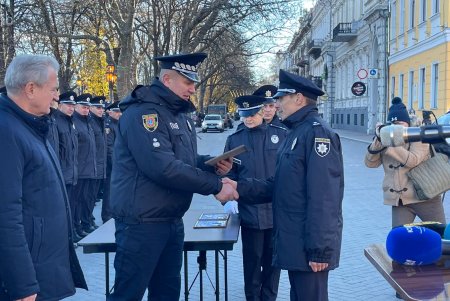 Возле памятника Дюку прошла церемония вручения служебных авто полицейским 13 ОТГ Одесской области (фото)