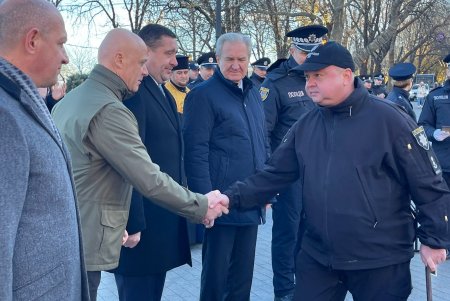 Возле памятника Дюку прошла церемония вручения служебных авто полицейским 13 ОТГ Одесской области (фото)