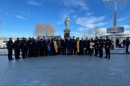 Возле памятника Дюку прошла церемония вручения служебных авто полицейским 13 ОТГ Одесской области (фото)