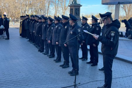 Возле памятника Дюку прошла церемония вручения служебных авто полицейским 13 ОТГ Одесской области (фото)