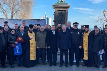 В Одессе торжественно вручили служебные авто полицейским 13 ОТГ региона (фоторепортаж)