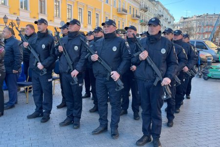 В Одессе торжественно вручили служебные авто полицейским 13 ОТГ региона (фоторепортаж)