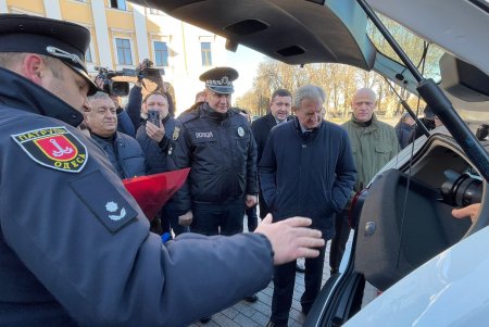 В Одессе торжественно вручили служебные авто полицейским 13 ОТГ региона (фоторепортаж)