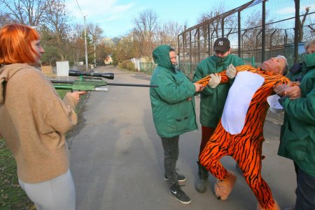 В Одесском зоопарке снимают новогодний видеоклип: главный герой символ предстоящего года (фоторепортаж)