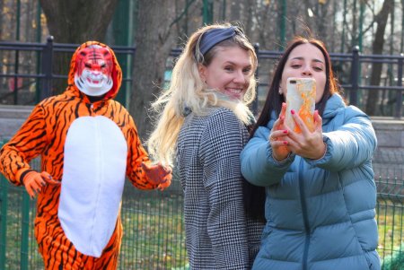 В Одесском зоопарке снимают новогодний видеоклип: главный герой символ предстоящего года (фоторепортаж)