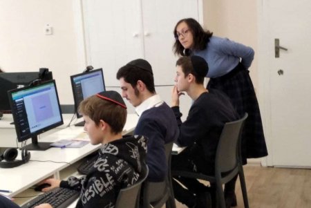 «Мы готовы поддерживать любой полезный для маленьких одесситов проект», — мэр Геннадий Труханов при посещении строящегося корпуса еврейской школы