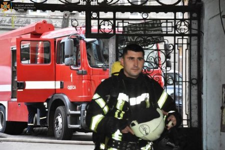 В центре Одессы горел многоквартирный дом: вероятная причина возгорания - короткое замыкание электросети (фото)
