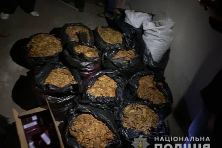 В двух одесских частных домах обнаружили контрафактные сигареты на два миллиона гривен (фото)