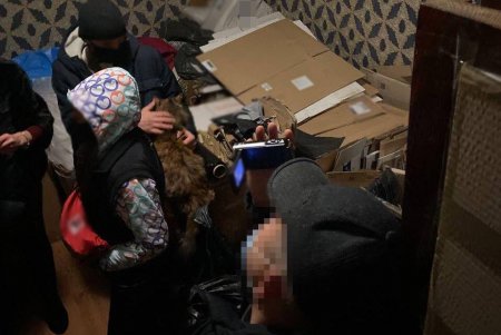 В двух одесских частных домах обнаружили контрафактные сигареты на два миллиона гривен (фото)
